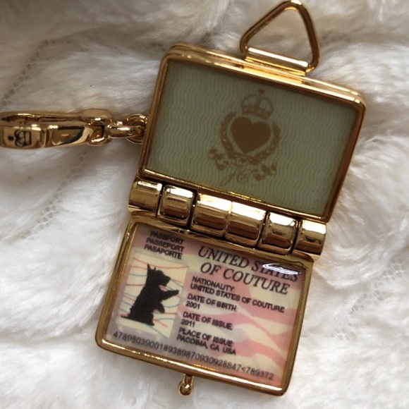 New JUICY COUTURE PASSPORT CHARM WORLD TRAVELER BOOK CHARM - Picture 2 of 11